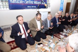 Batı Trakya T&uuml;rklerine Bursa B&uuml;y&uuml;kşehir Belediye Başkanı Aktaş'tan moral