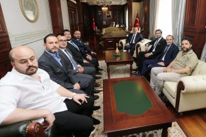 Bursa Valisi Canbolat'tan gen&ccedil; girişimcilere tavsiyeler