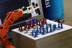 Robotik kol '&Ccedil;olak' satran&ccedil;ta rakip tanımıyor