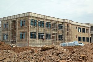 İskeleden d&uuml;şen su tesisat&ccedil;ısı ağır yaralandı