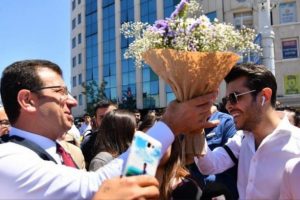 İstiklal Caddesi'nde İmamoğlu yoğunluğu