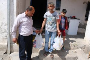 İş adamı kardeşlerden 200 aileye Ramazan yardımı