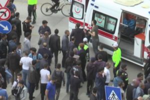 Husumetli taraflar arasında bı&ccedil;aklı kavga: 1 yaralı