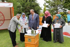 K&uuml;tahya'da arıcılığa 1 milyon 470 bin TL hibe