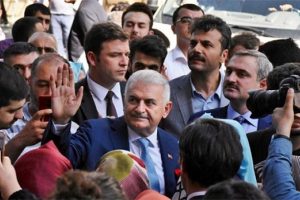 Binali Yıldırım, Bağcılar'da esnaf ziyareti yaptı
