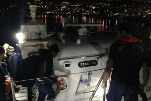 Kuşadası 2 ayrı operasyonda 38'i &ccedil;ocuk 79 ka&ccedil;ak g&ouml;&ccedil;men yakalandı