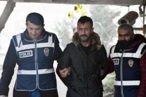 Kendisine sarkıntılık yapan arkadaşını 43 yerinden bı&ccedil;aklayıp &ouml;ld&uuml;rd&uuml;