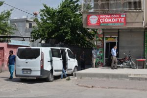 Erkek arkadaşına kızdı, iş yerini ateşe verdi