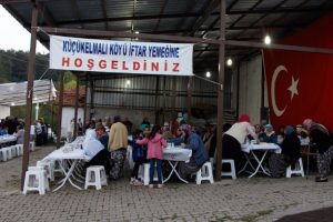 İftar vermek i&ccedil;in birbirleriyle yarışıyorlar