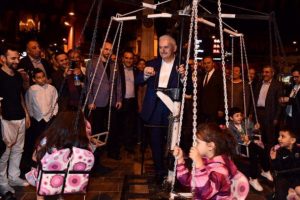 Binali Yıldırım Kasımpaşa'da vatandaşlarla buluştu