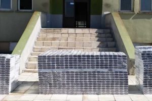 Atlarla getirdikleri ka&ccedil;ak sigara dolu torbaları atıp ka&ccedil;tılar