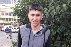 Narkoz verilip, dişi &ccedil;ekildi... Atakan yaşam m&uuml;cadelesi veriyor