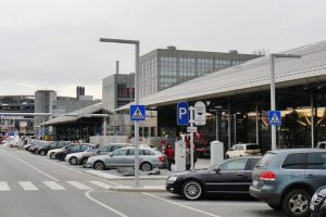 Yeni doğan bebeklerini hastane d&ouml;n&uuml;ş&uuml; takside unuttular