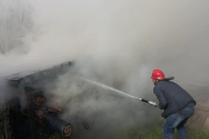 Bolu'da &ccedil;ıkan yangın trakt&ouml;r ve odunluğu k&uuml;le d&ouml;nd&uuml;rd&uuml;