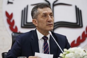 Bakan Sel&ccedil;uk'ta yeni orta&ouml;ğretim sistemine ilişkin a&ccedil;ıklamalar