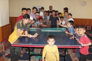 &Ccedil;ocuklar i&ccedil;in caminin alt katını spor salonuna d&ouml;n&uuml;şt&uuml;rd&uuml;
