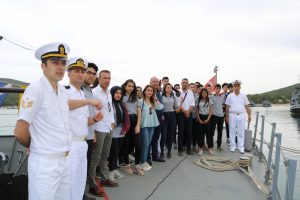 Fo&ccedil;a'da tatbikata katılan askeri gemilere ziyaret