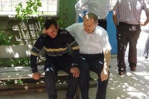 Fren yerine gaza basınca kendi kızını ezdi! Acı veda