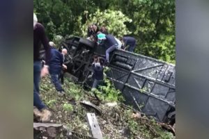İtalya'da turist otob&uuml;s&uuml; şarampole yuvarlandı