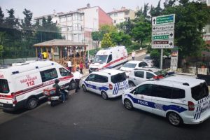 Lise &ouml;ğrencileri birbirine girdi! Yaralılar var