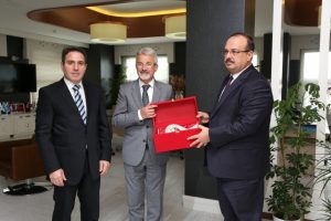 Bursa Valisi Canbolat'tan Nil&uuml;fer Belediye Başkanı Erdem'e ziyaret