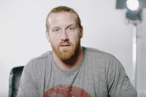 &Uuml;nl&uuml; sporcu Hayden Hurst, u&ccedil;akta g&ouml;r&uuml;p hoşlandığı kadını arıyor