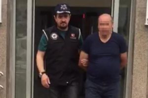İzmir'de ter&ouml;r operasyonu: 8 g&ouml;zaltı