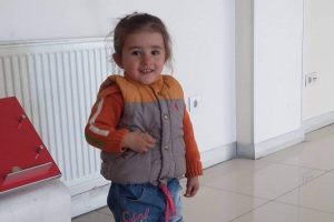 İla&ccedil;lama aracının &ccedil;arptığı 5 yaşındaki Elif Nur hayatını kaybetti