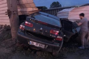 Polisten ka&ccedil;arken kaza yapan ak&uuml; hırsızları yakalandı