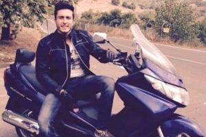 Elektrik m&uuml;hendisi, motosikletiyle yaptığı kazada &ouml;ld&uuml;
