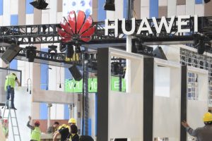 Huawei kararı sonrası &Ccedil;in'de tepkiler b&uuml;y&uuml;yor