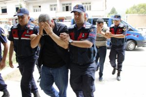 Ege B&ouml;lgesini yaklaşık 300 bin TL dolandıran şahıslar yakalandı