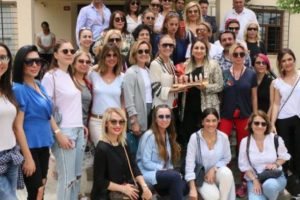 Bakan Ersoy'un eşinden 40 &uuml;nl&uuml; ile m&uuml;ze ziyareti