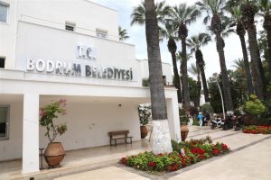 Bodrum Belediyesi tabelasına 'T.C.' ibaresi eklendi