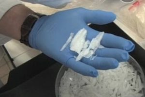 Otomobildeki 2 kilo 830 gram metamfetamine 2 g&ouml;zaltı