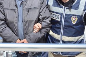 &Ouml;ğretmeni d&ouml;ven veli g&ouml;zaltına alındı