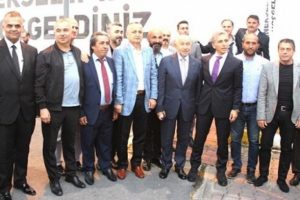 İstanbullu amat&ouml;rler iftarı Nihat &Ouml;zdemir ile a&ccedil;tılar