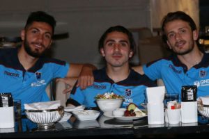 Trabzonsporlu futbolcular iftarda buluştu!
