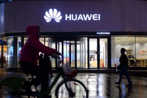 Huawei merakla beklenen kendi işletim sistemi i&ccedil;in tarih verdi