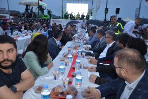 Bursa Gemlik G&uuml;bre ve Yılport Gemport'tan halk iftarı