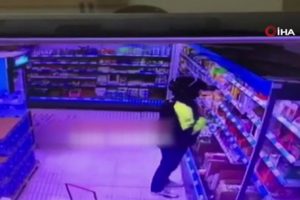 Başkent'te marketteki hırsızlık anı kameralara yansıdı