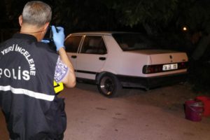 Eski eşinin kocasının otomobilini benzin d&ouml;kerek yakmaya kalktı