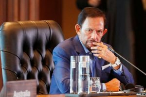 Brunei Sultanı tartışmalı hale gelen fahri doktorasını Oxford'a iade etti