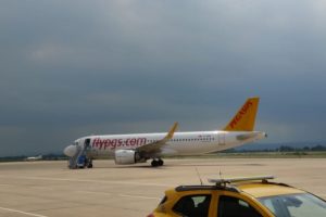 Uçaklar, Bursa Yenişehir'e zorunlu iniş yaptı