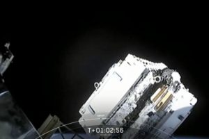 Elon Musk'tan yeni adım: Uzaya 60 tane internet uydusu g&ouml;nderdi