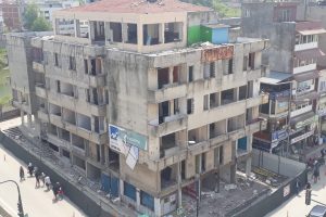 Bursa Mustafakemalpaşa'da belediye iş hanının yıkımına başlandı