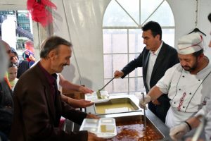 Bursa Osmangazi'de g&ouml;n&uuml;l sofraları kuruluyor