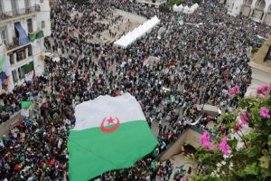 Cezayir'de sokağın ge&ccedil;iş d&ouml;nemi i&ccedil;in istediği isim İbrahimi