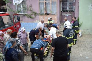 Yangını s&ouml;nd&uuml;rmek isterken dumandan zehirlendi