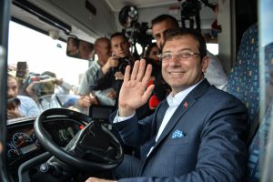 İmamoğlu, &ouml;zel halk otob&uuml;s&uuml; şof&ouml;rleriyle bir araya geldi